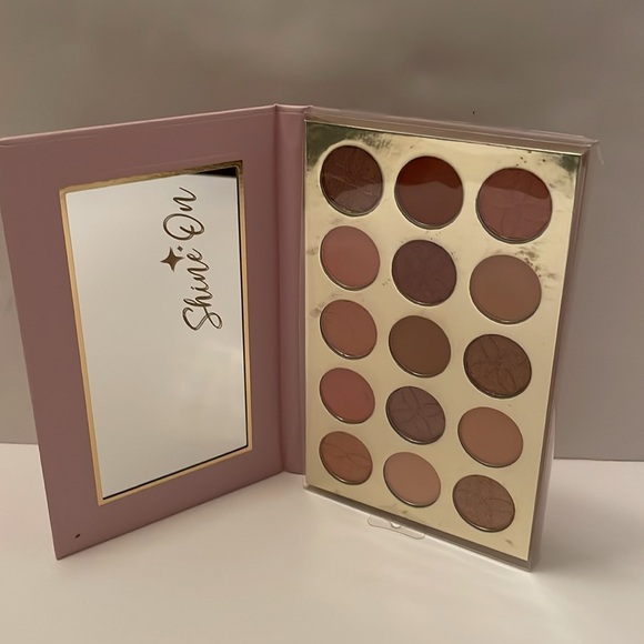 NICOLLE MILLER New York “Just Like Magic” Rosy Nudes eyeshadow palette. Vegan - Picture 4 of 17
